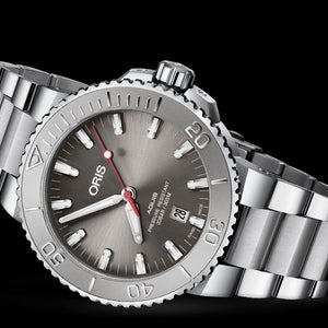 Oris Aquis Date Authentic Silver Grey Dial Automatic Mens Watch