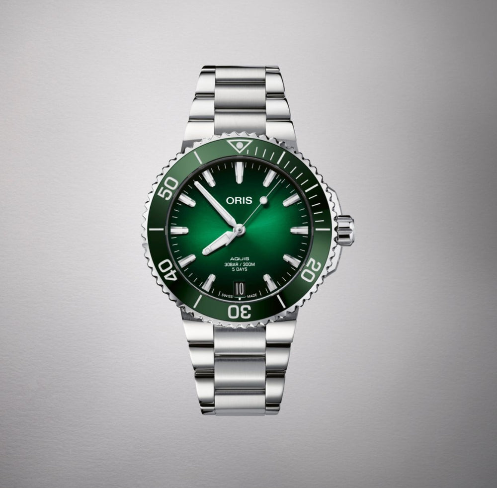 Oris Aquis Date Authentic Silver Green Dial Automatic Mens Watch