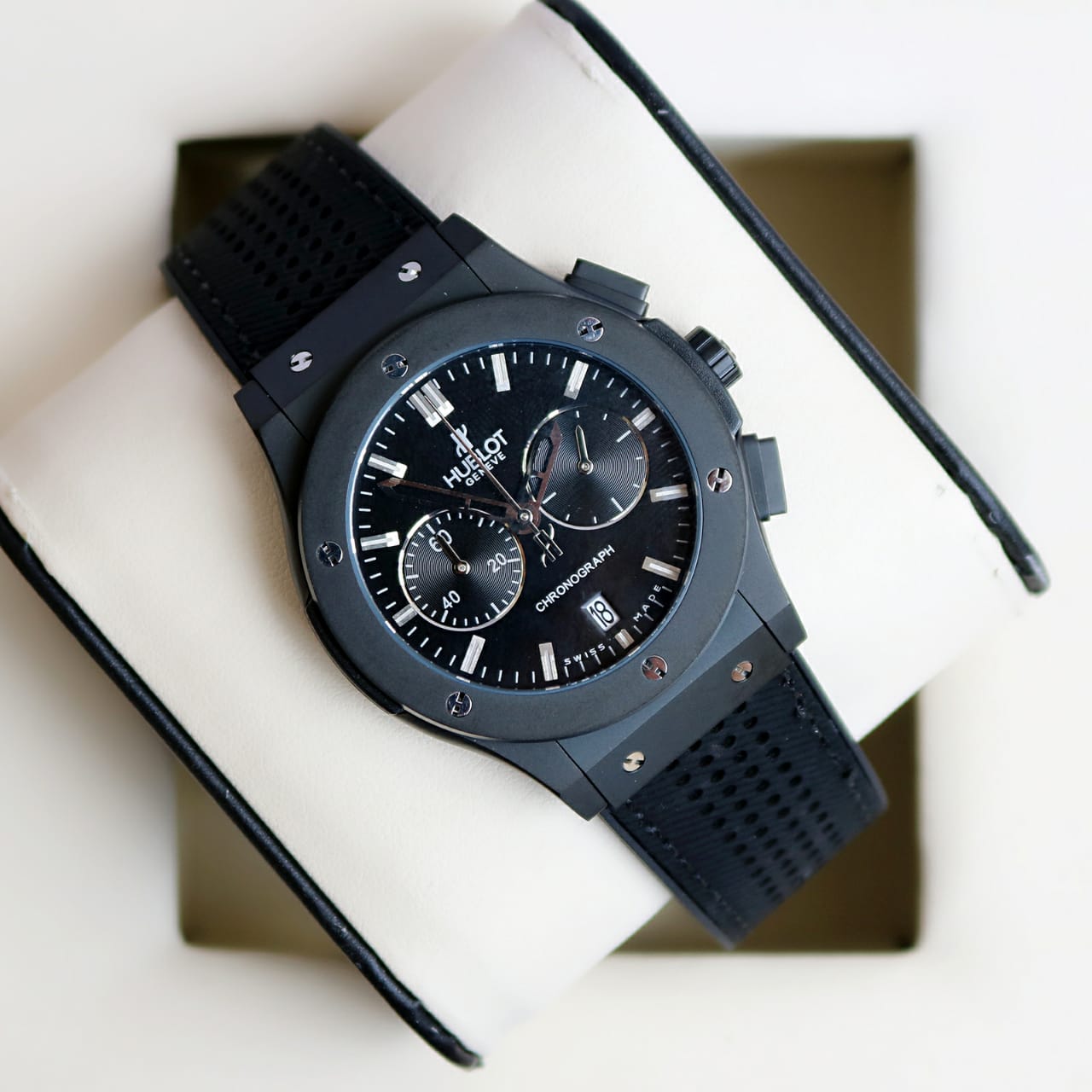 Hublot Watch 7AA Premium Model: Big Bang Chronograph — zoomed view