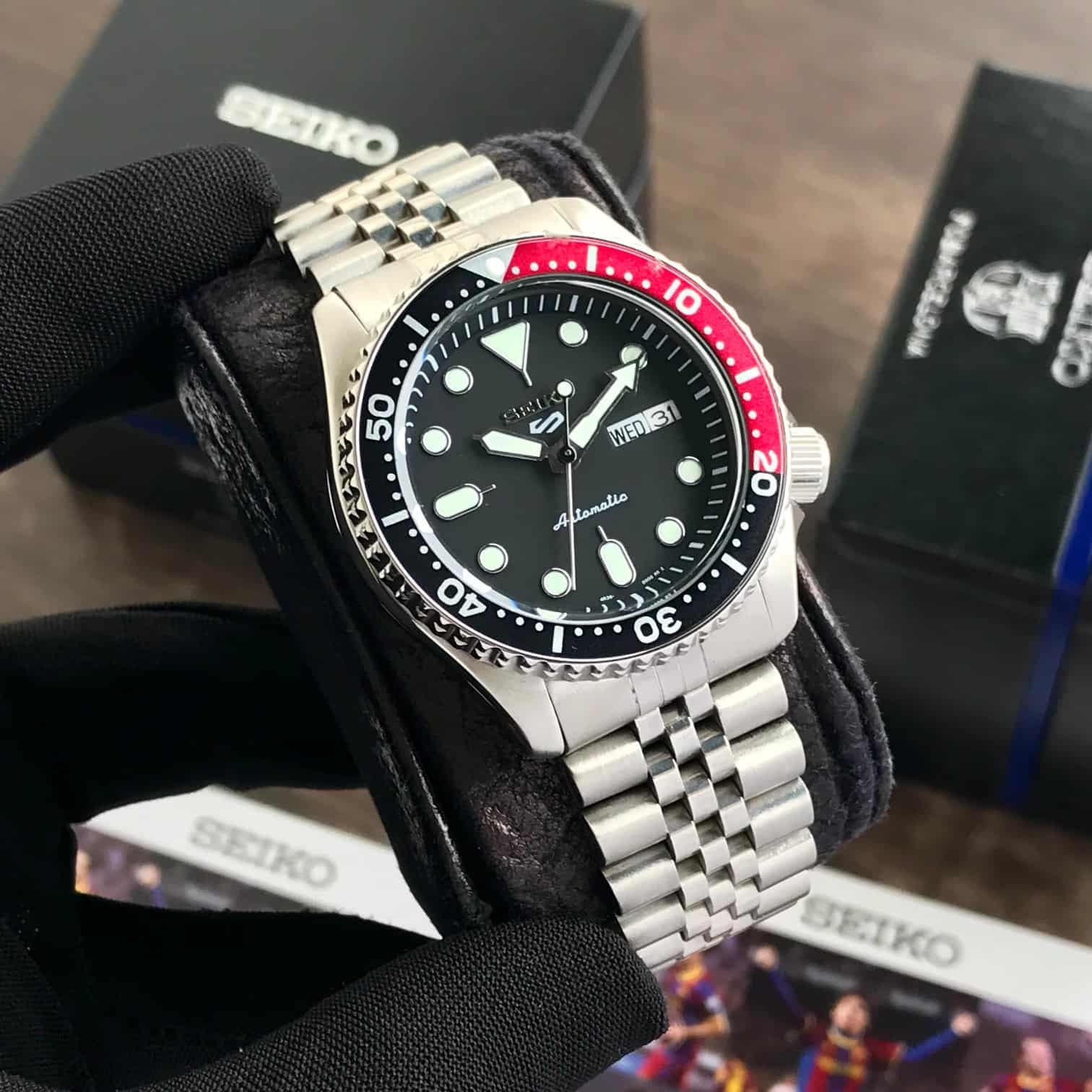 Seiko 5 Sports Black Grape Automatic Jubli Chain Mens Watch — zoomed view
