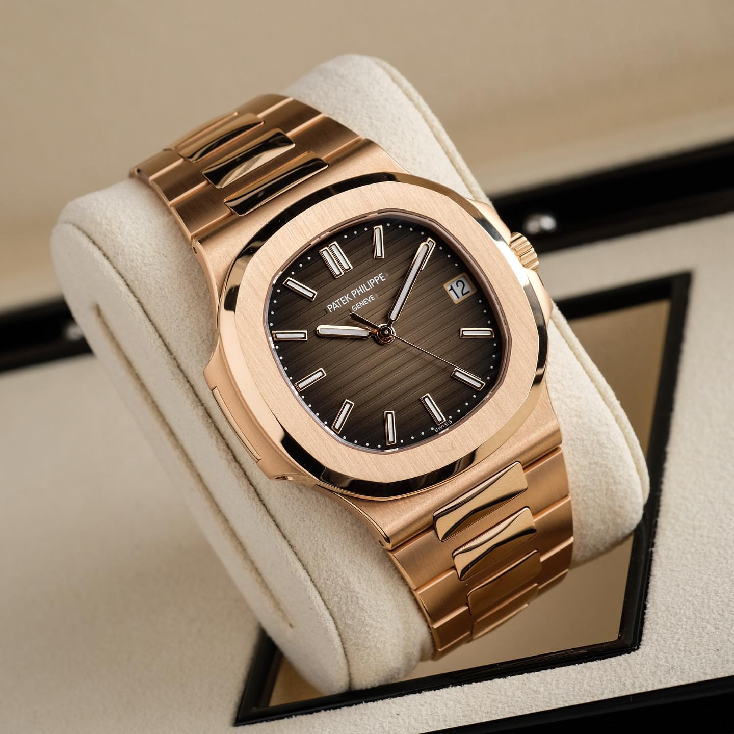 Patek Philippe BROWN ROSE GOLD WATCH — zoomed view