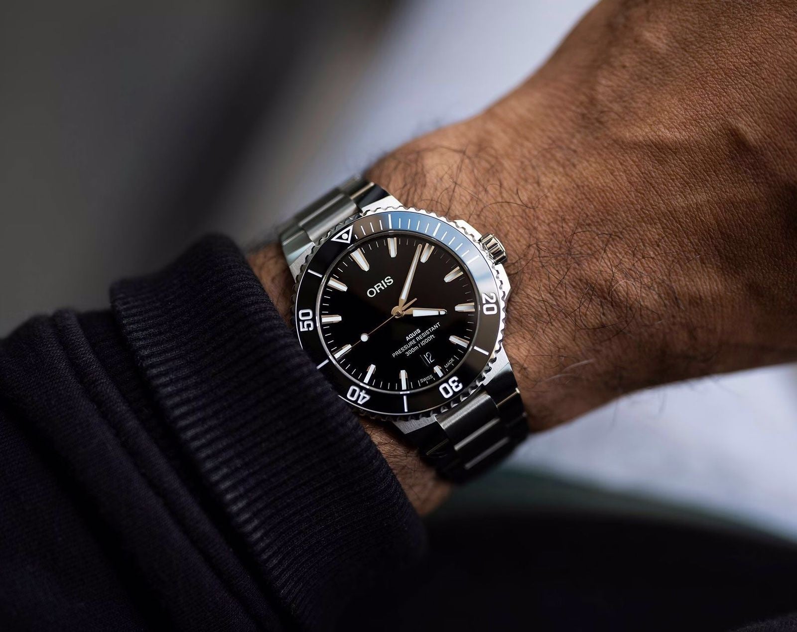 Oris Aquis Date Authentic Automatic Silver Black Dial Men’s Watch