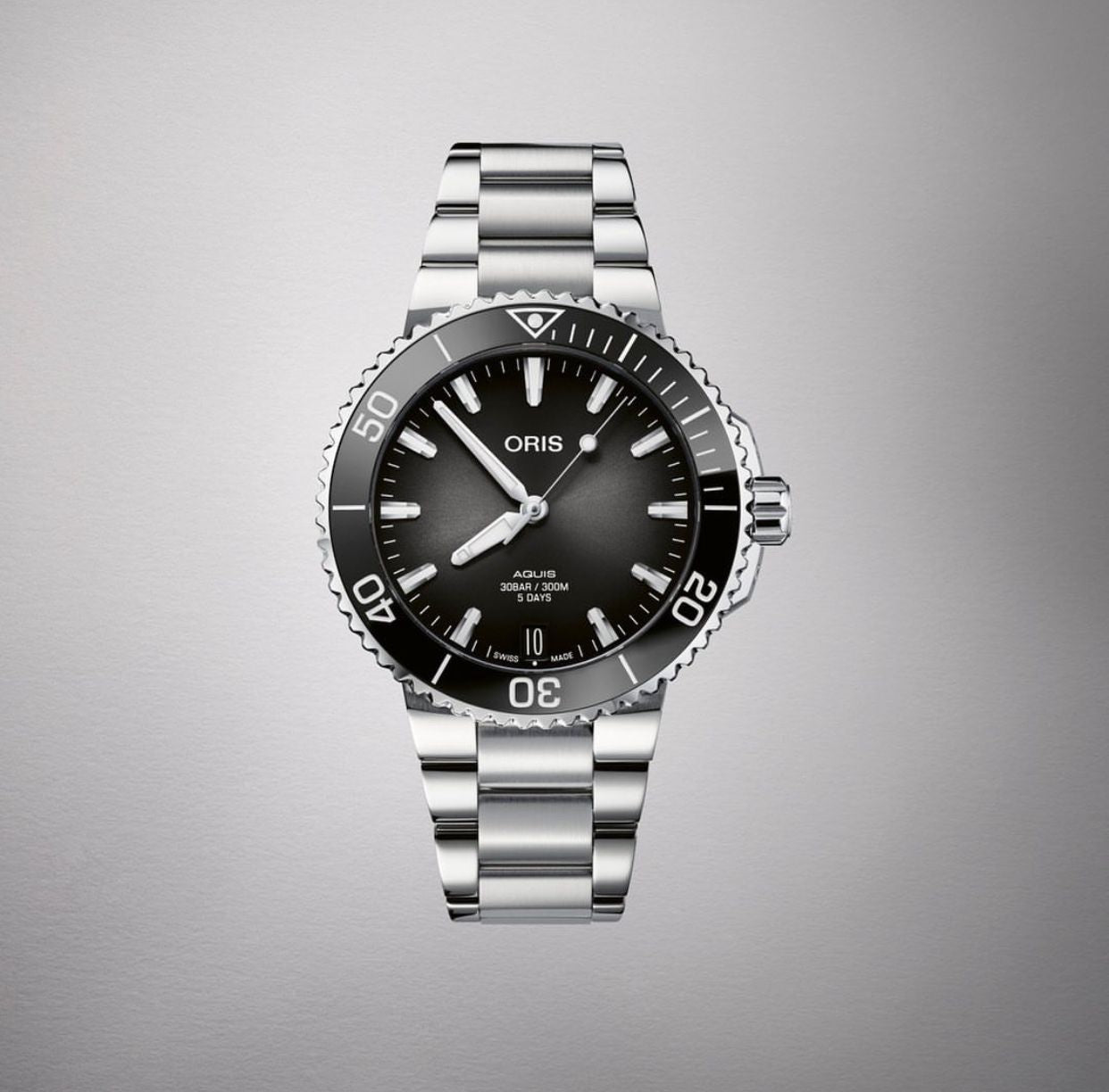 Oris Aquis Date Authentic Automatic Silver Black Dial Men’s Watch — zoomed view