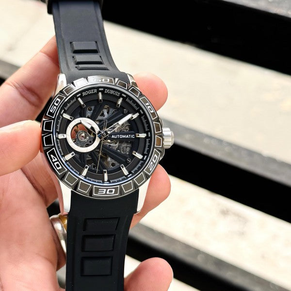 ROGER DUBUIS Premius Live Hands-On 🤩 — zoomed view