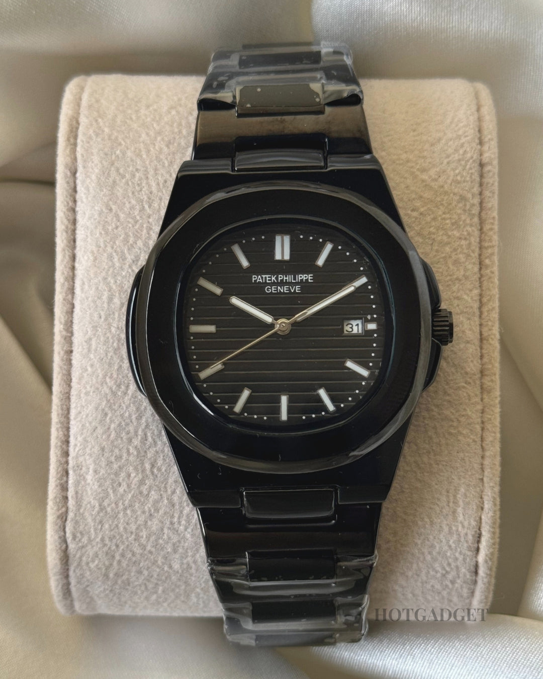 Patek Philippe Nautilus  All Black — zoomed view