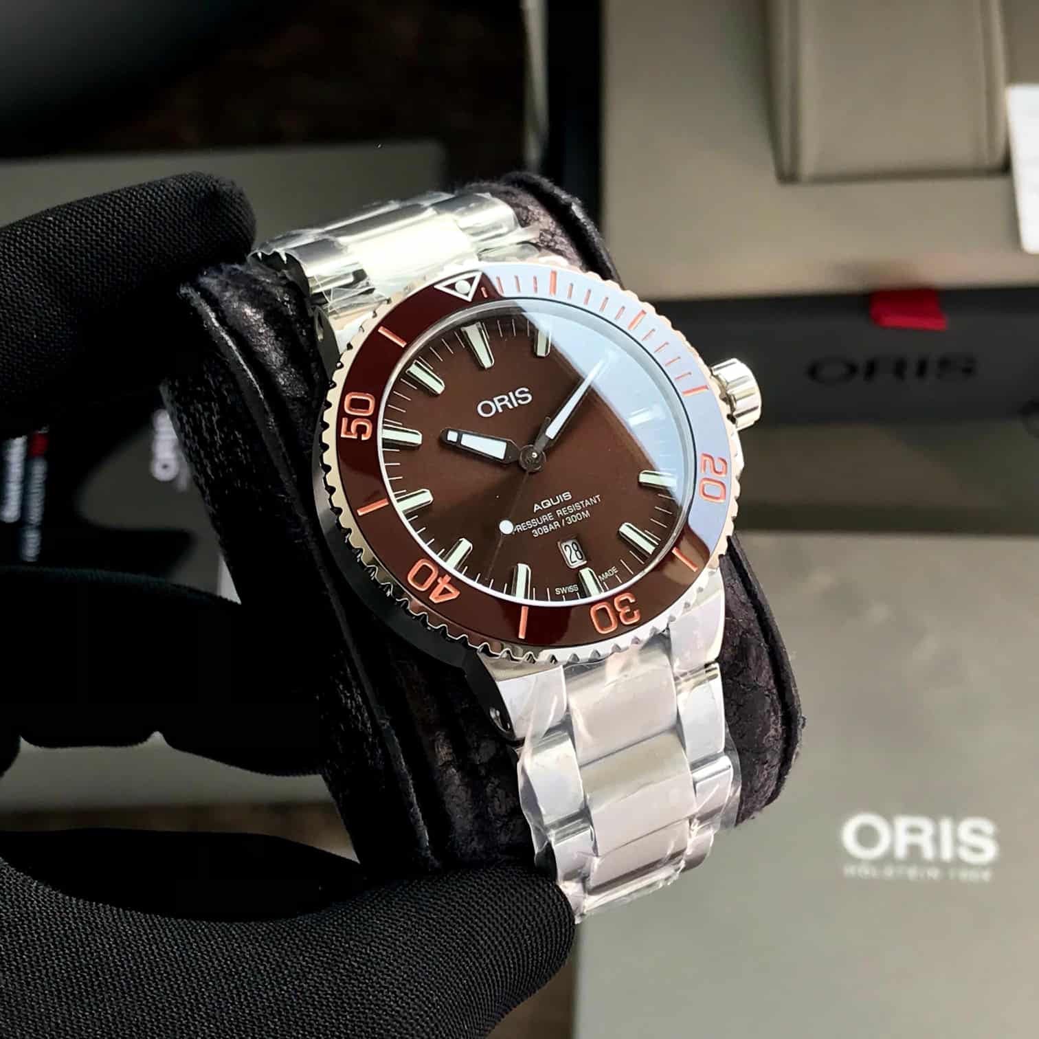 Oris Aquis Date Authentic Automatic Silver Brown Dial Men’s Watch — zoomed view