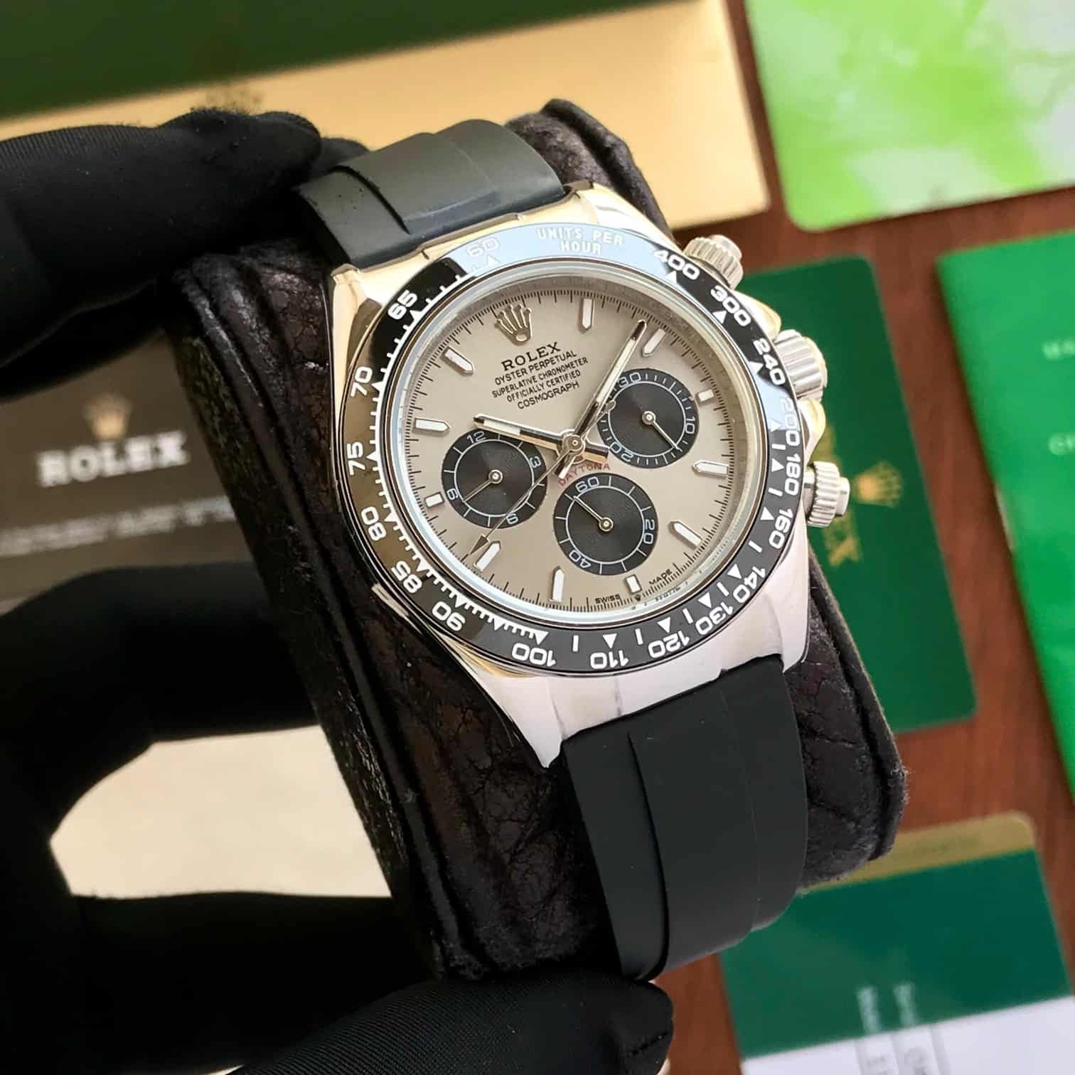 Rolex Daytona Silver Grey Dial Black Rubber Strap Automatic Men’s Watch — zoomed view