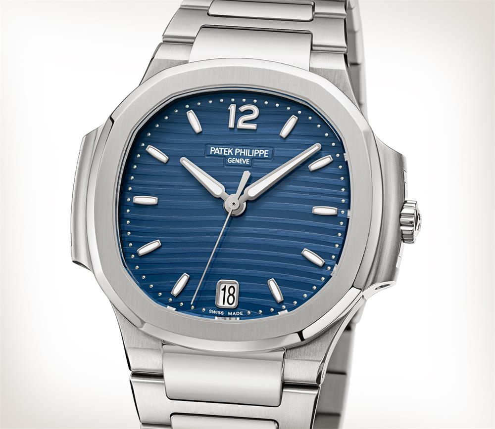 Patek philippe Tiffany & Co Navy  Blue Dial Nautilus Automatic — zoomed view