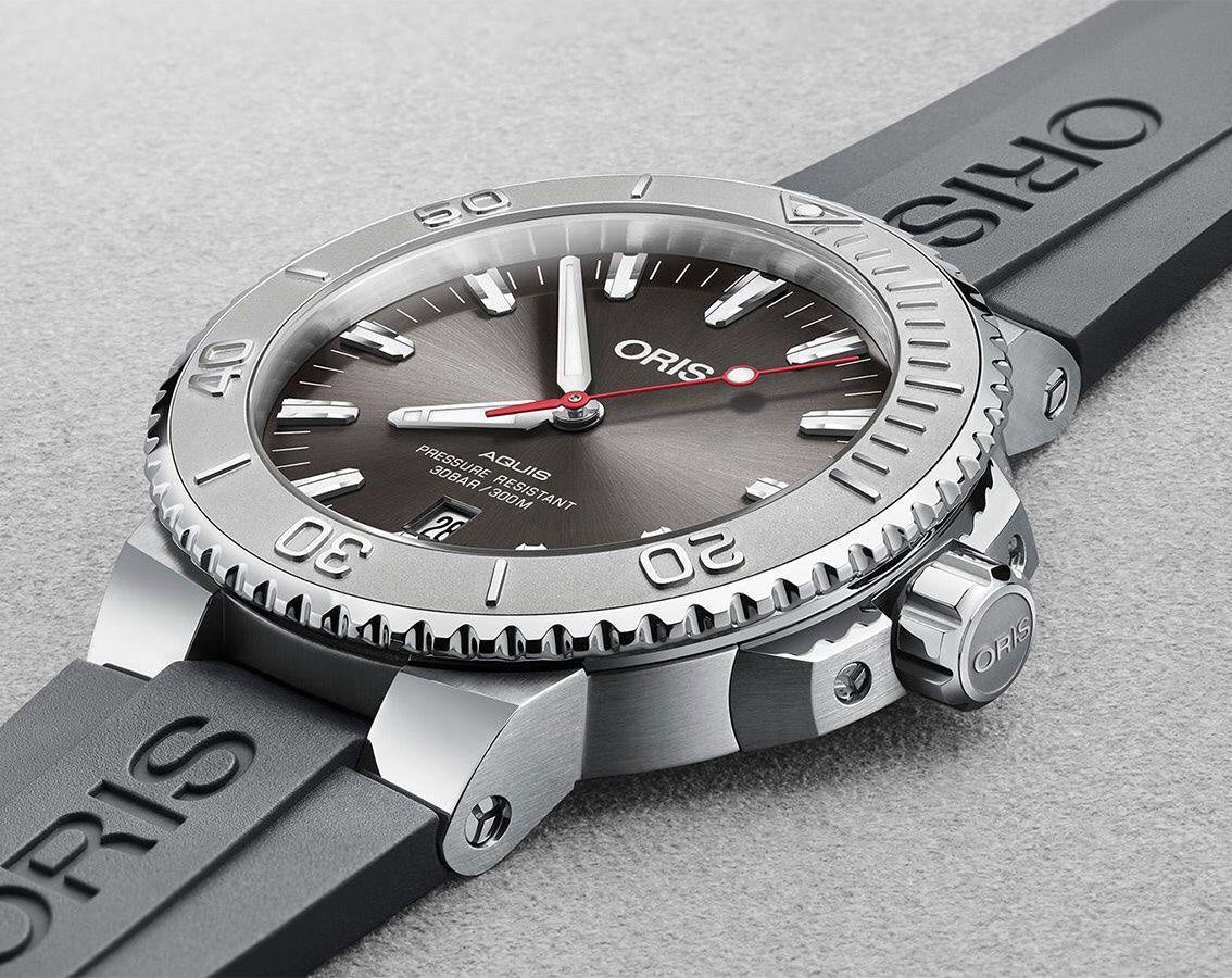 Oris Aquis Date Relief Authentic Store Quality Automatic Mens Watch — zoomed view