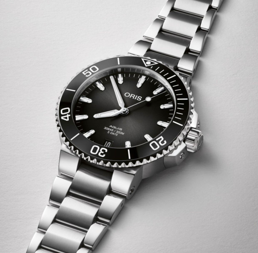 Oris Aquis Date Authentic Automatic Silver Black Dial Men’s Watch