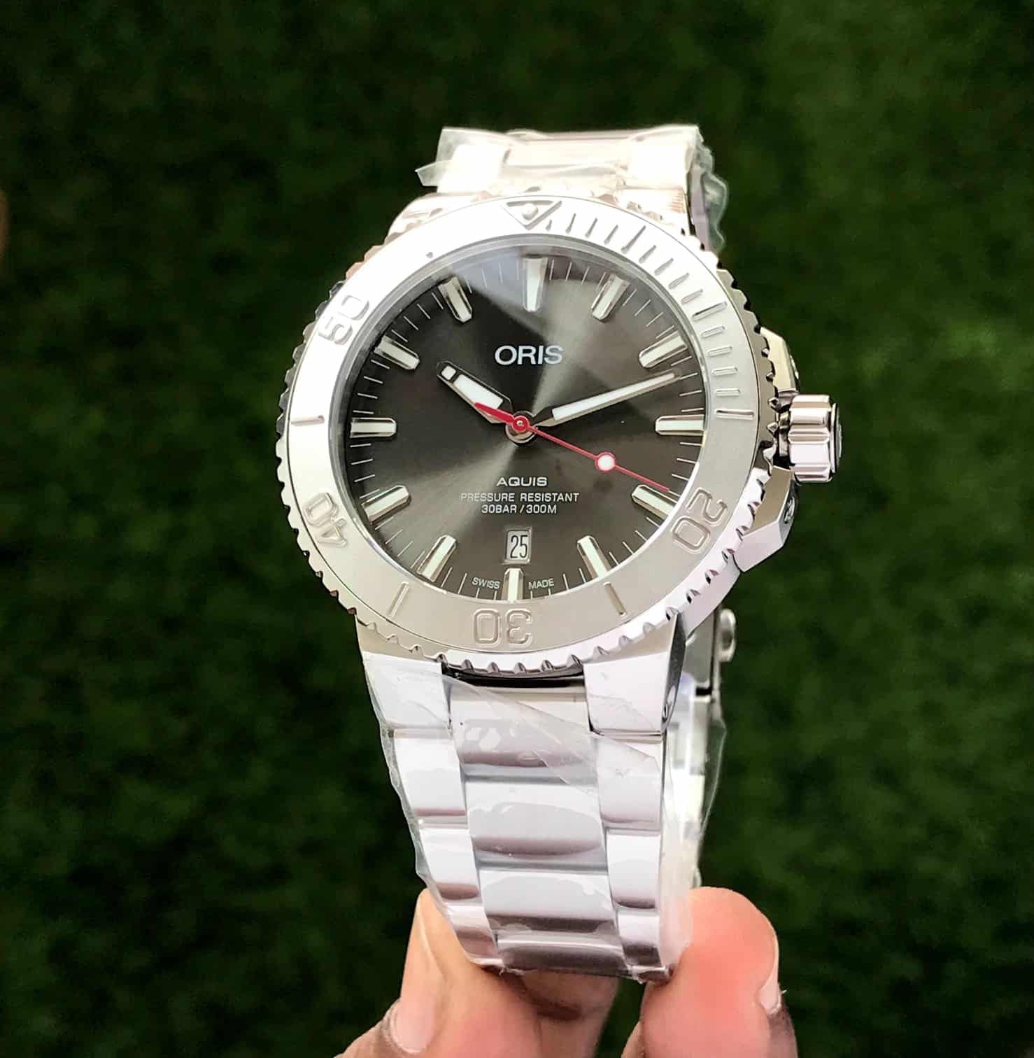 Oris Aquis Date Authentic Silver Grey Dial Automatic Mens Watch