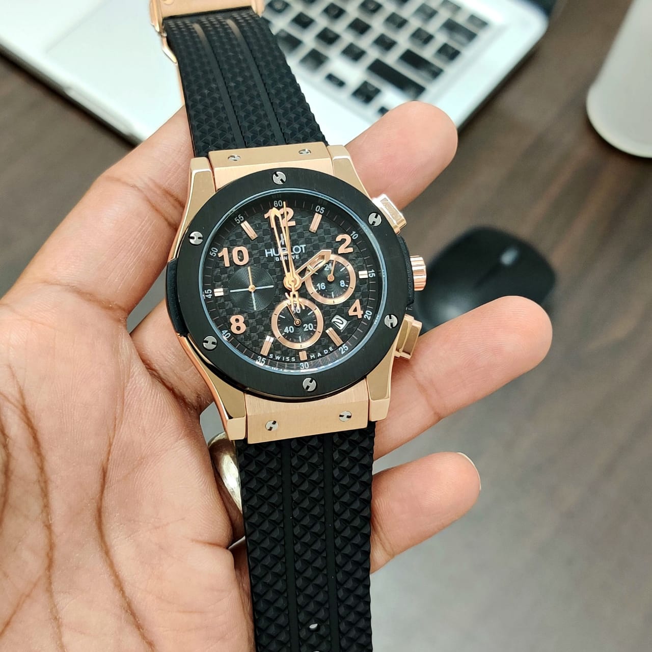 Hublot Silicon Black Belt Rose Gold Body Mens Watch — zoomed view