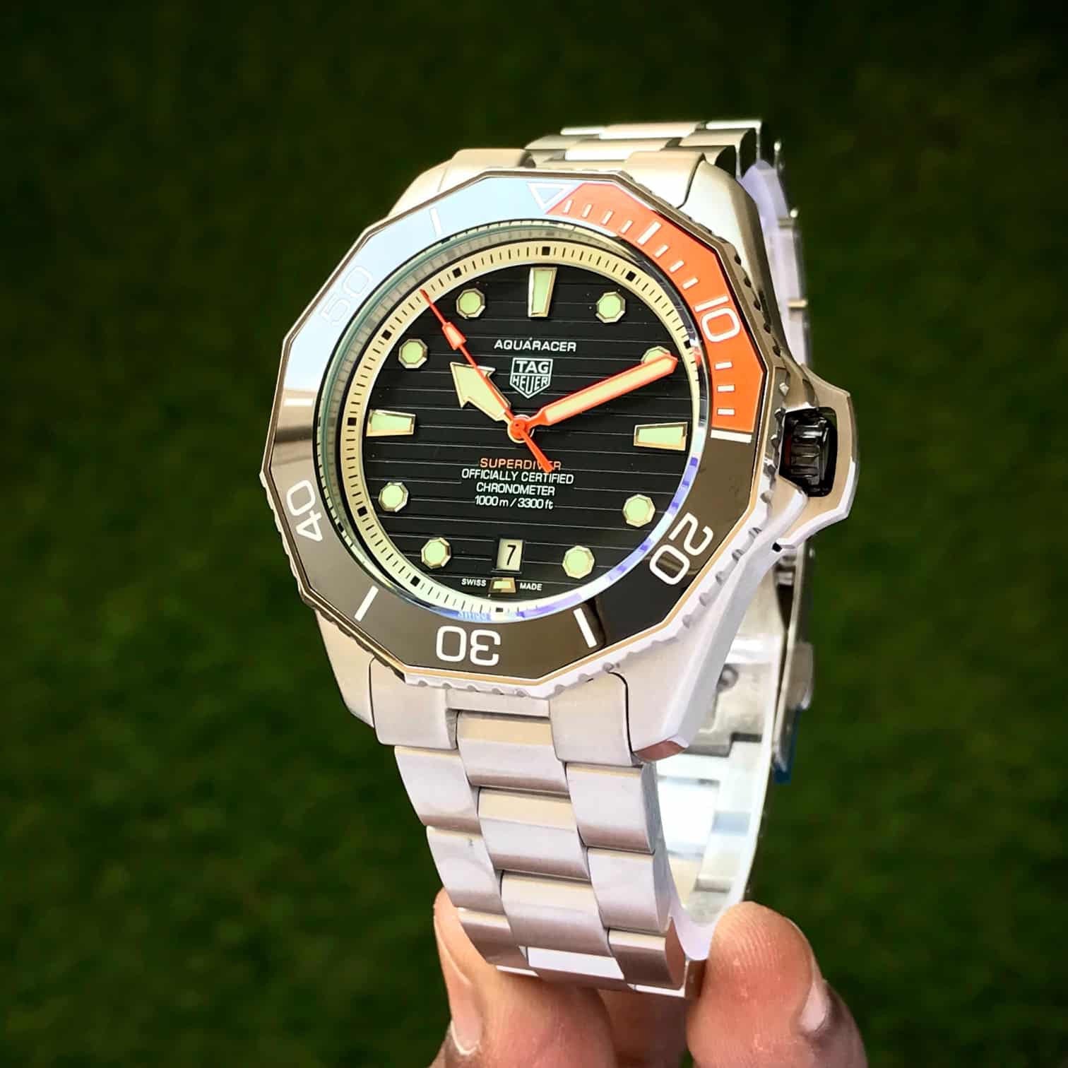 Tag Heuer Aquaracer Professional 1000 SuperDiver Automatic — zoomed view