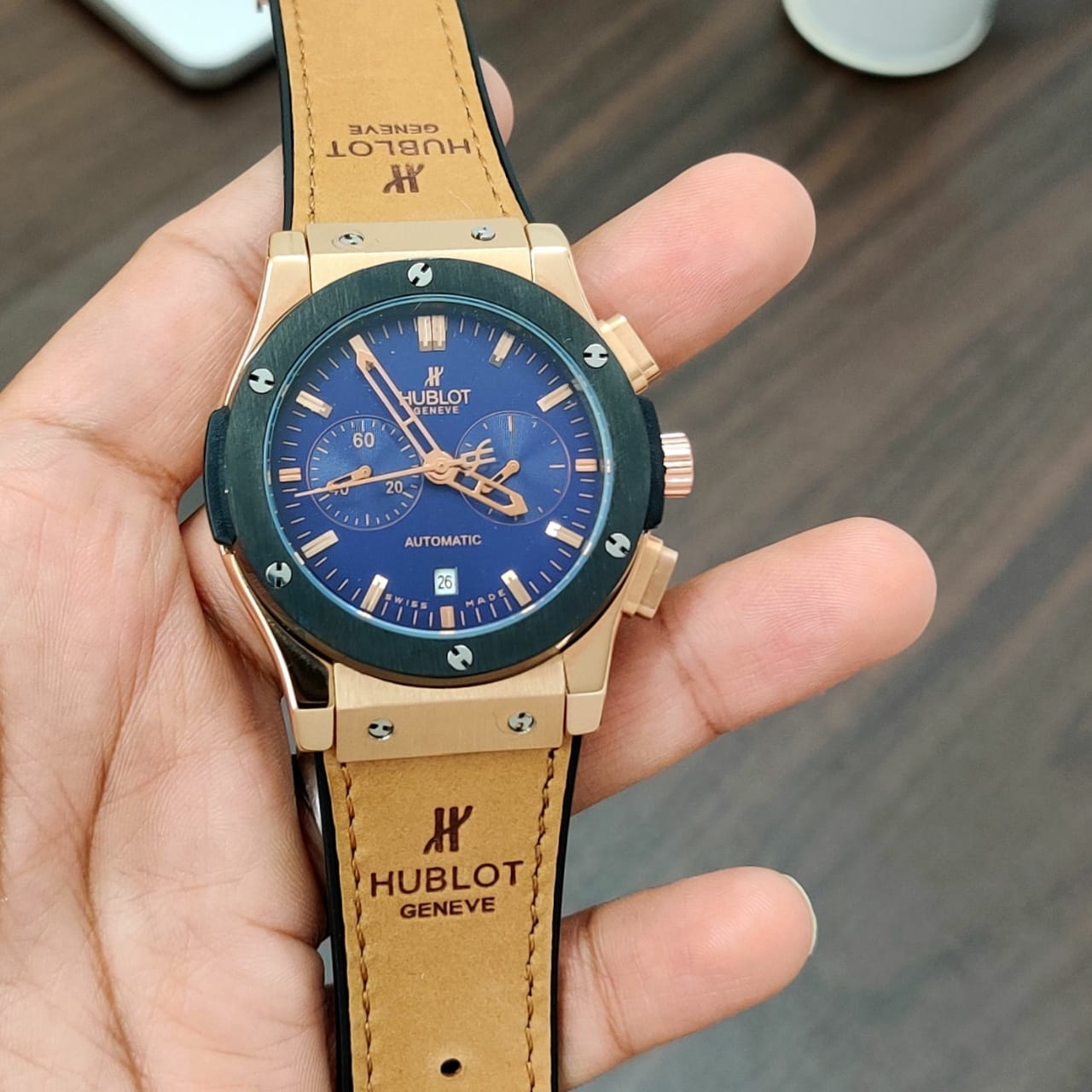 Round Analog Hublot Men Wrist Watches, For Personal Use, Model Name/Number: Big Bang 5 — zoomed view