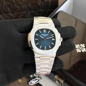 Patek Philippe Nautilus 5711/1R Stainless Steel Swiss ETA Automatic Mens Watch