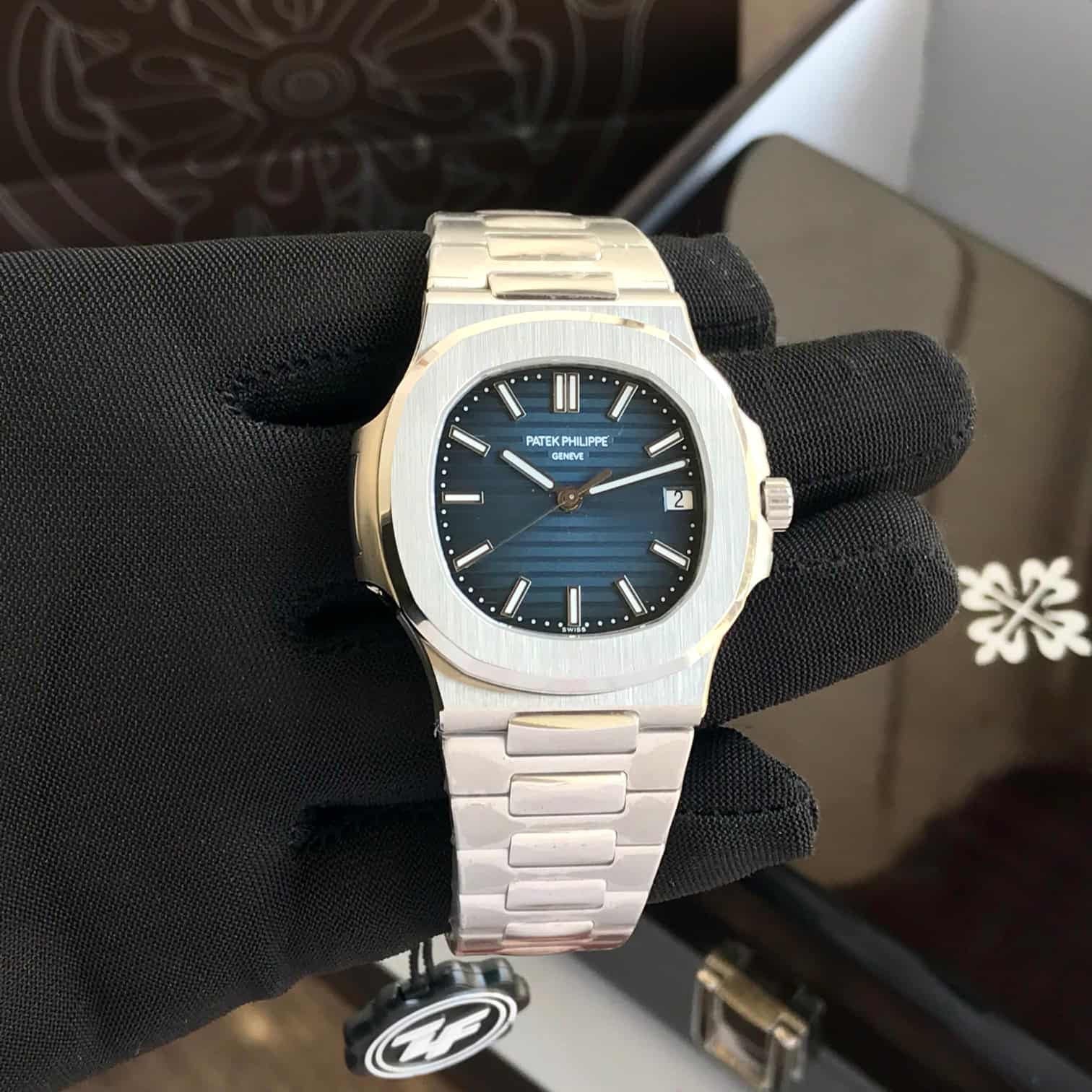 Patek Philippe Nautilus 5711/1R Stainless Steel Swiss ETA Automatic Mens Watch