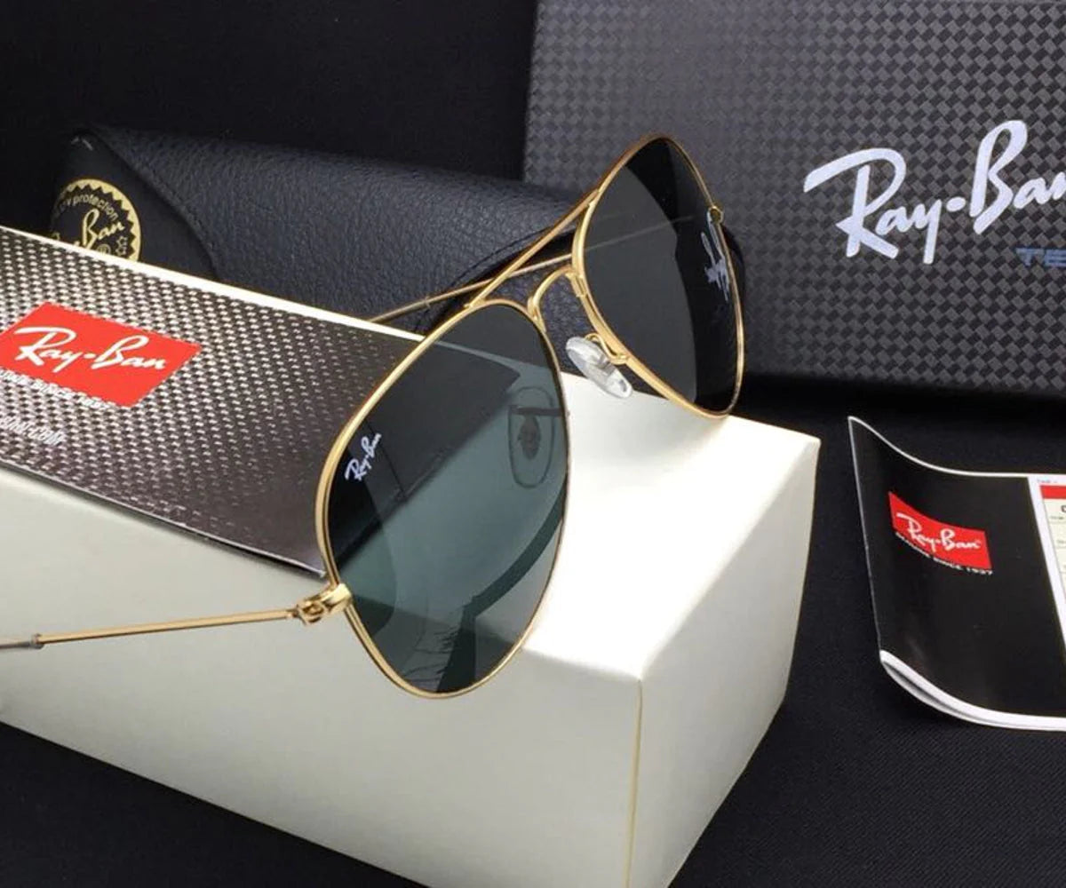 New Stylish Black & Gold 3026 Wayfarer Master Pcs Sunglass For Unisex — zoomed view
