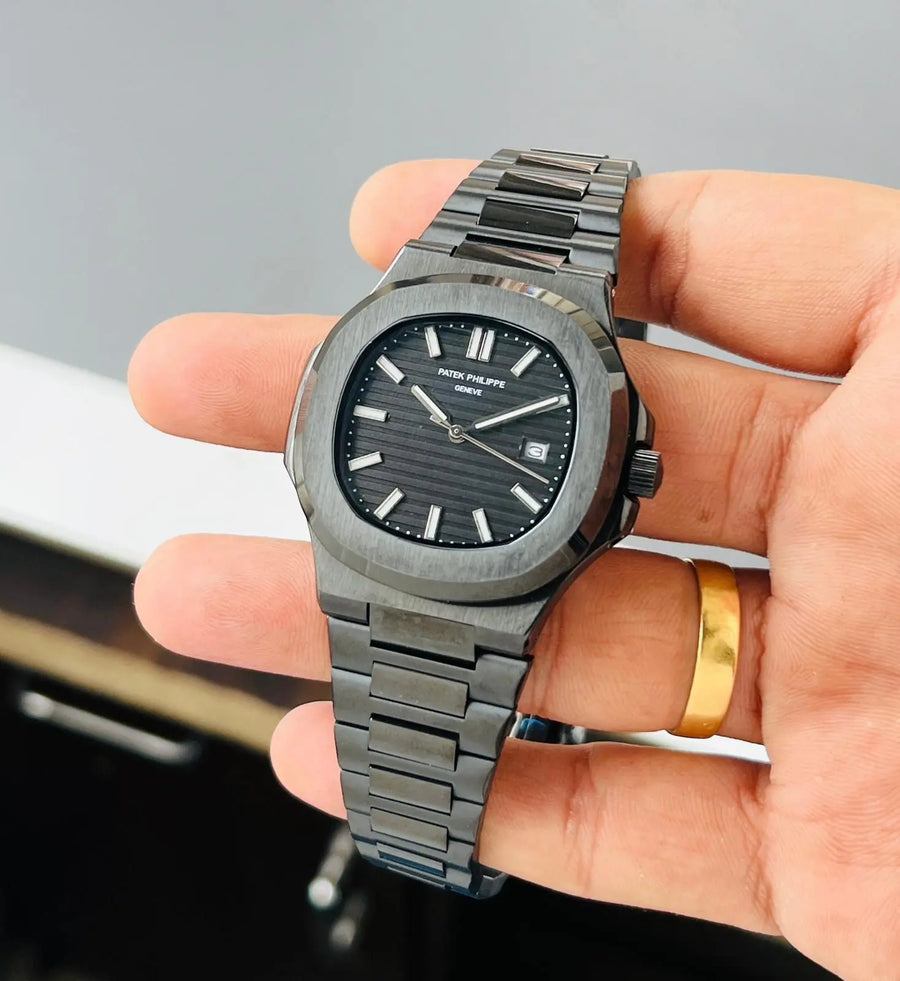 Patek Philippe Nautilus Quartz Men’s Watch