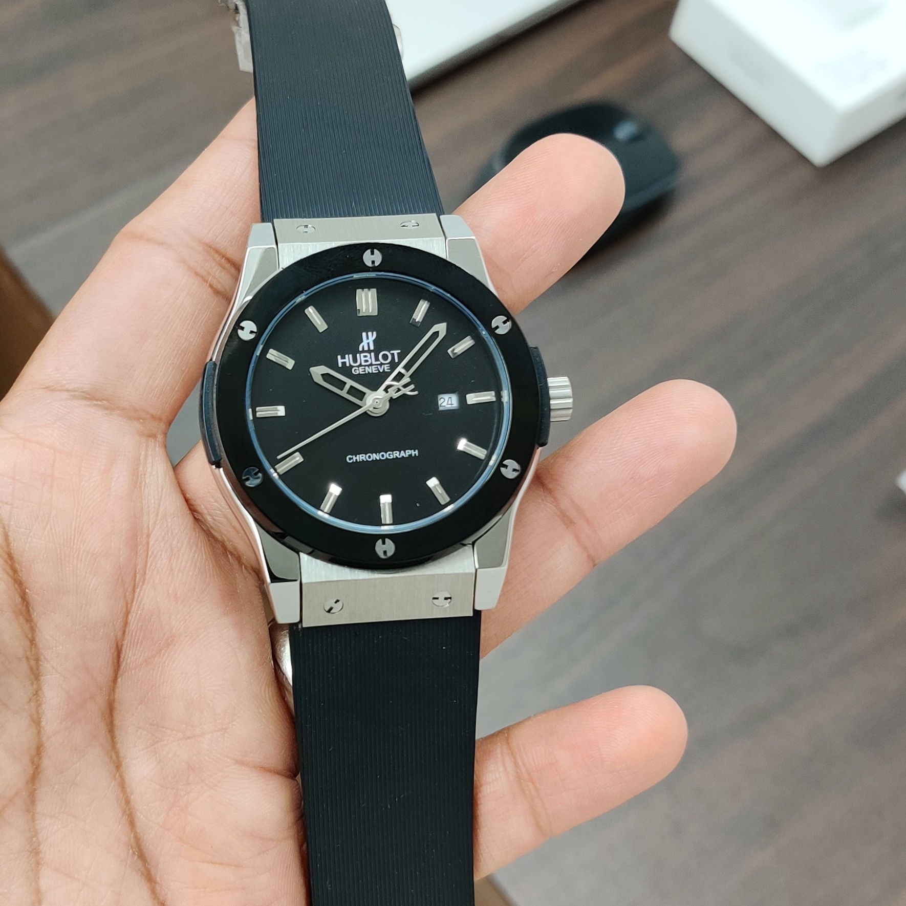 Hublot Vendom Classic Black Bezel Rubber Strap Swiss Automatic Watch — zoomed view