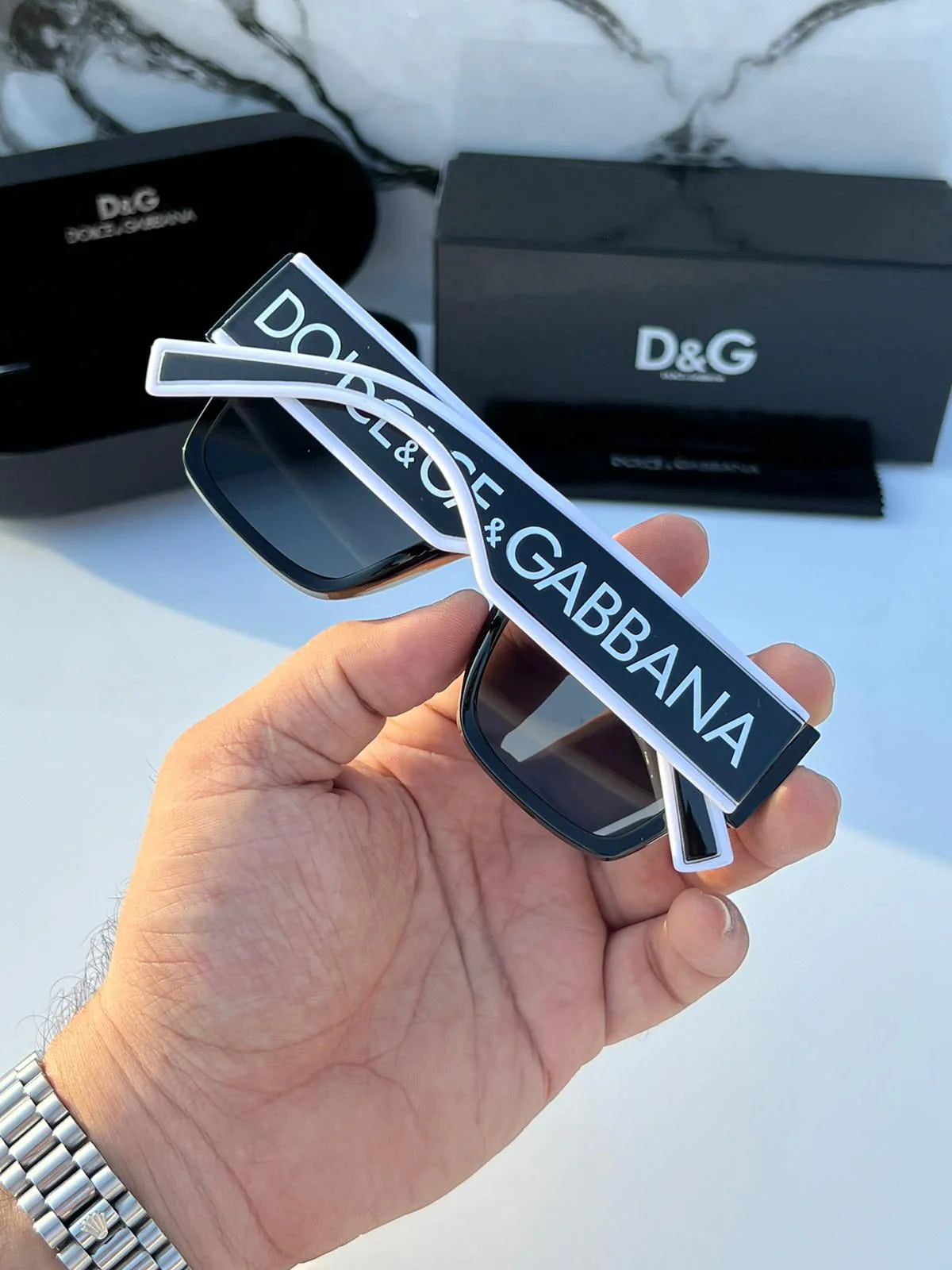 DG 84 BLACK MENS UV-400 SUNGLASSES — zoomed view