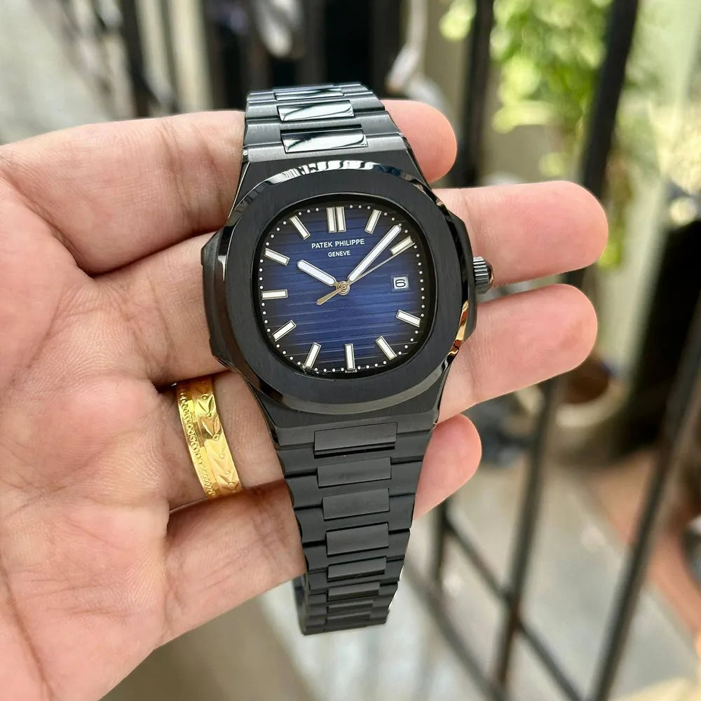 Patek philippe Nautilus Black & Blue — zoomed view