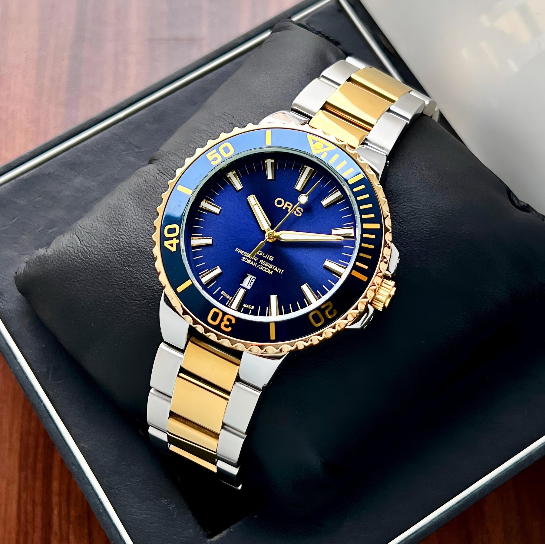 ORIS Aquis For Men — zoomed view