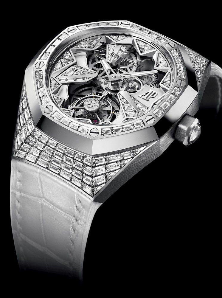 Audemars Piguet RoyalOak Swiss ETA quality — zoomed view