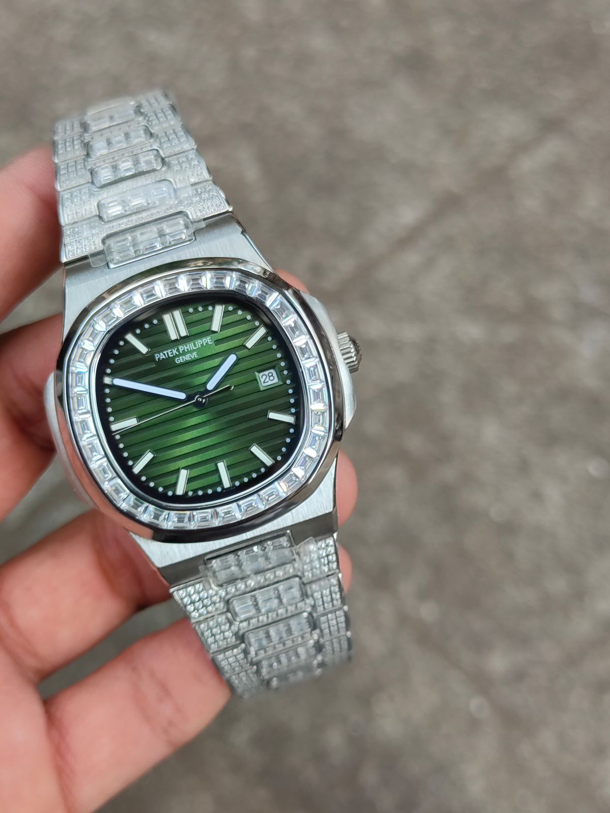 Patek Philippe  Elegance Series 5711 Nautilus  ETA swiss made — zoomed view