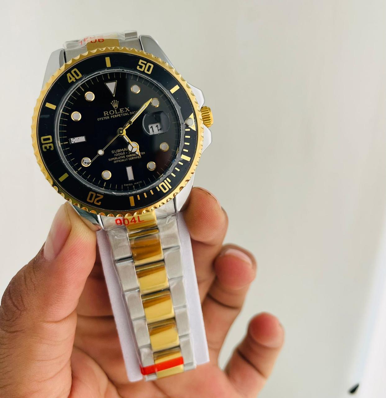 Rolex Submariner Black & Sliver Model Premium Quatz — zoomed view