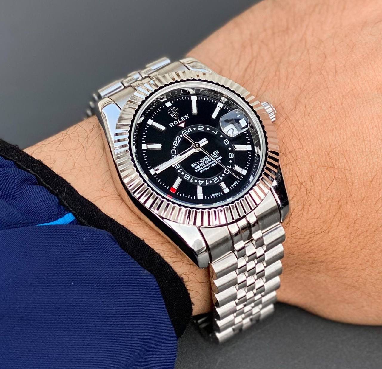Rolex  Oyster Perpetual Explorer  Automatic — zoomed view