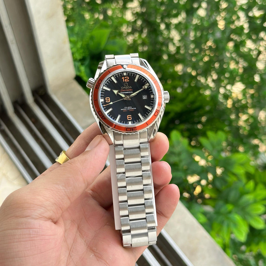 OMEGA’s Maritine Seamaster 007 Edition Orange legacy Automatic