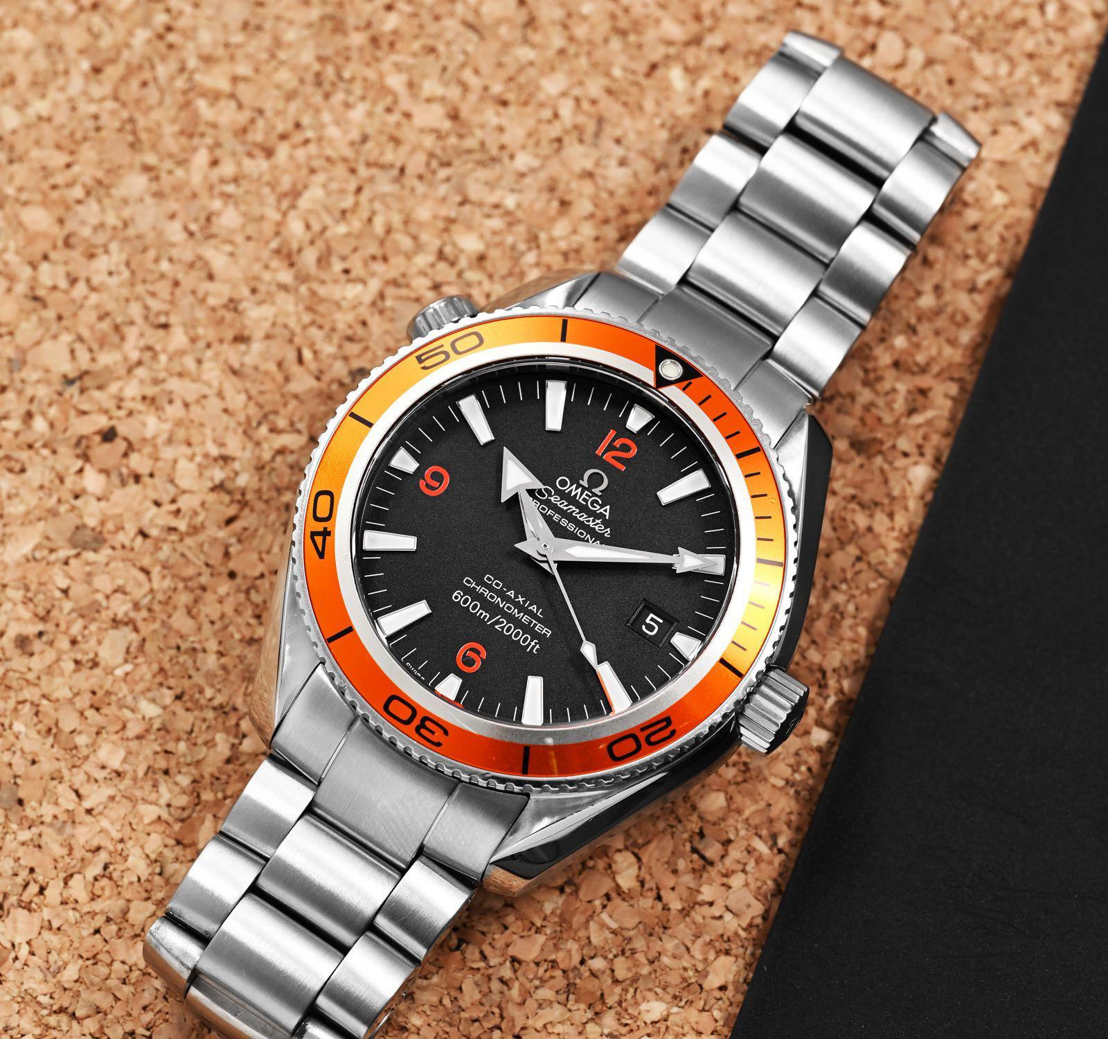 OMEGA’s Maritine Seamaster 007 Edition Orange legacy Automatic — zoomed view