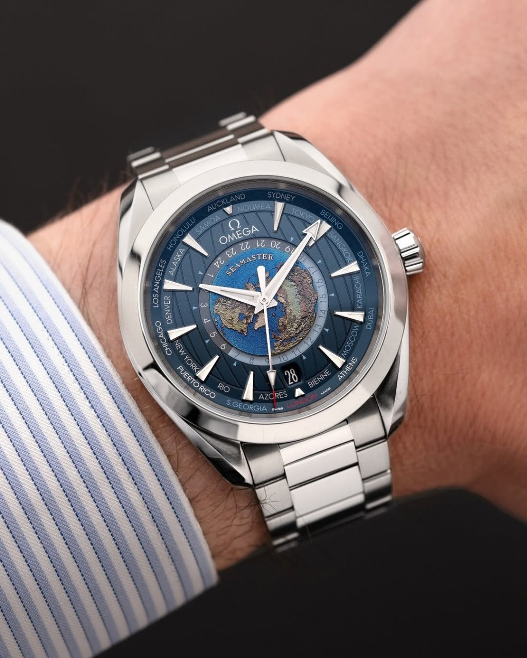 OMEGA STEEL AQUA TERRA WORLD TIMER — zoomed view