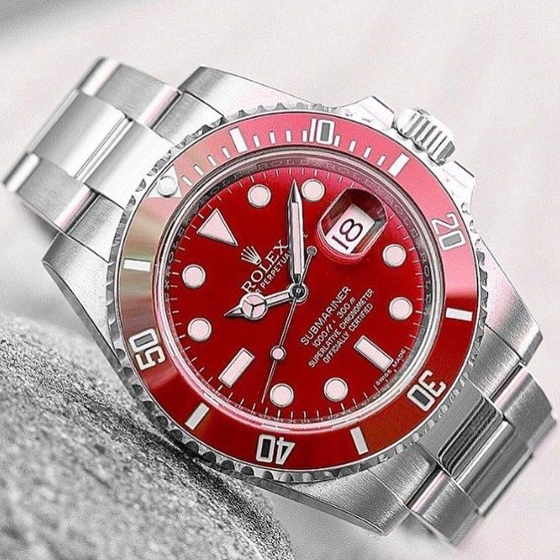Rolex Submariner Oyster Perpetual Date Red Automatic — zoomed view