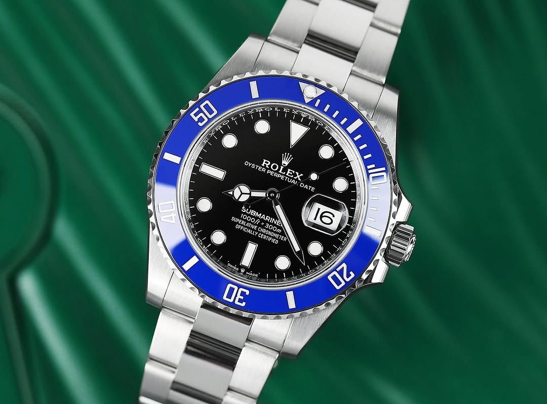 Rolex Submariner Black Dial with Blue rotating bezel — zoomed view