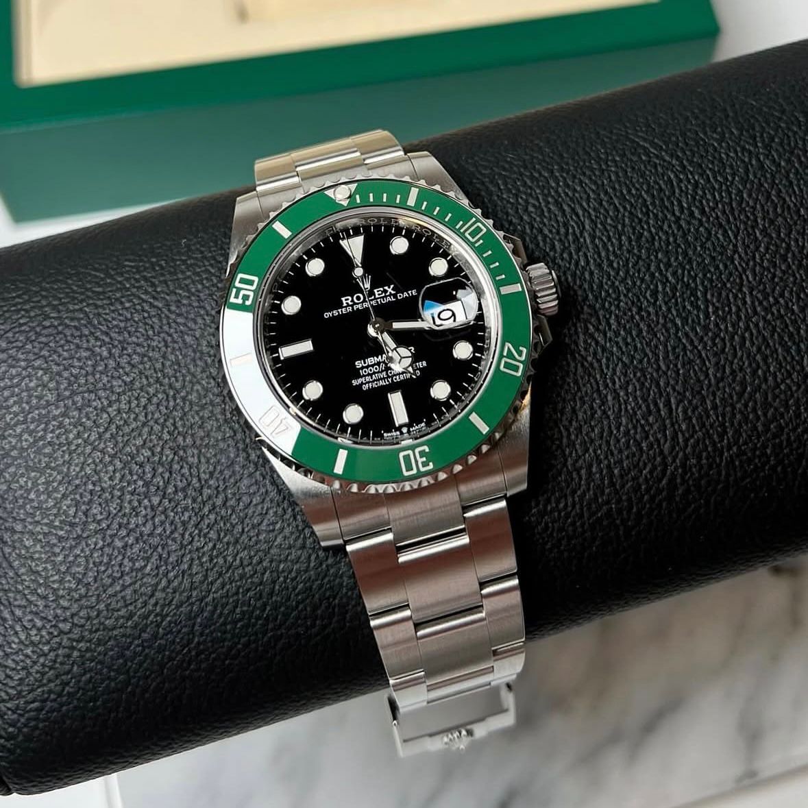 Rolex Submariner Green & Black — zoomed view