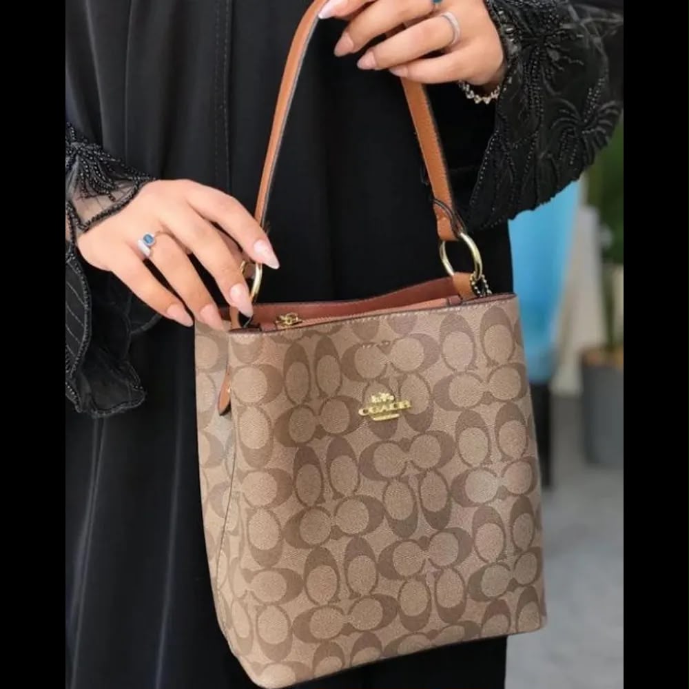 Coach Mollie Bucket Bag 22 — zoomed view