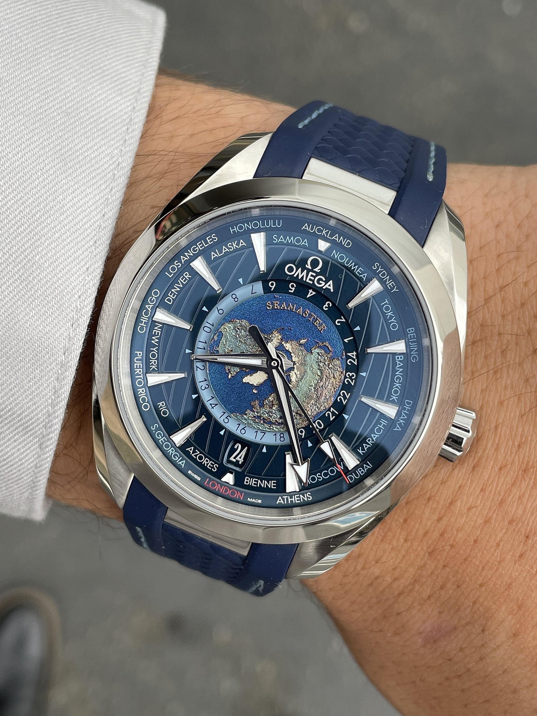 Omega Seamaster Aqua Terra Blue Japanese Automatic Mens Watch — zoomed view