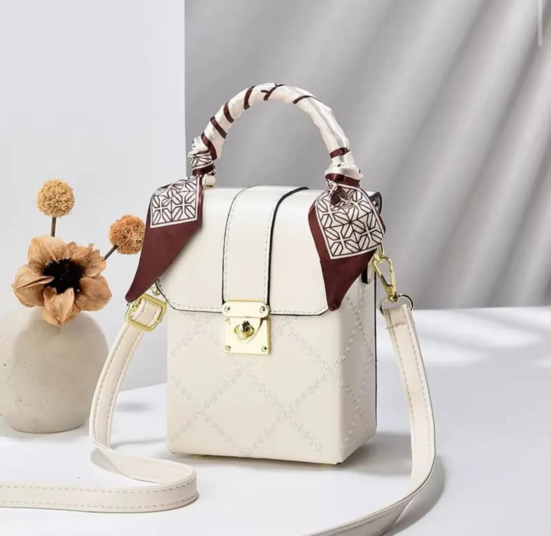 box-style Baini Daishu sling bag