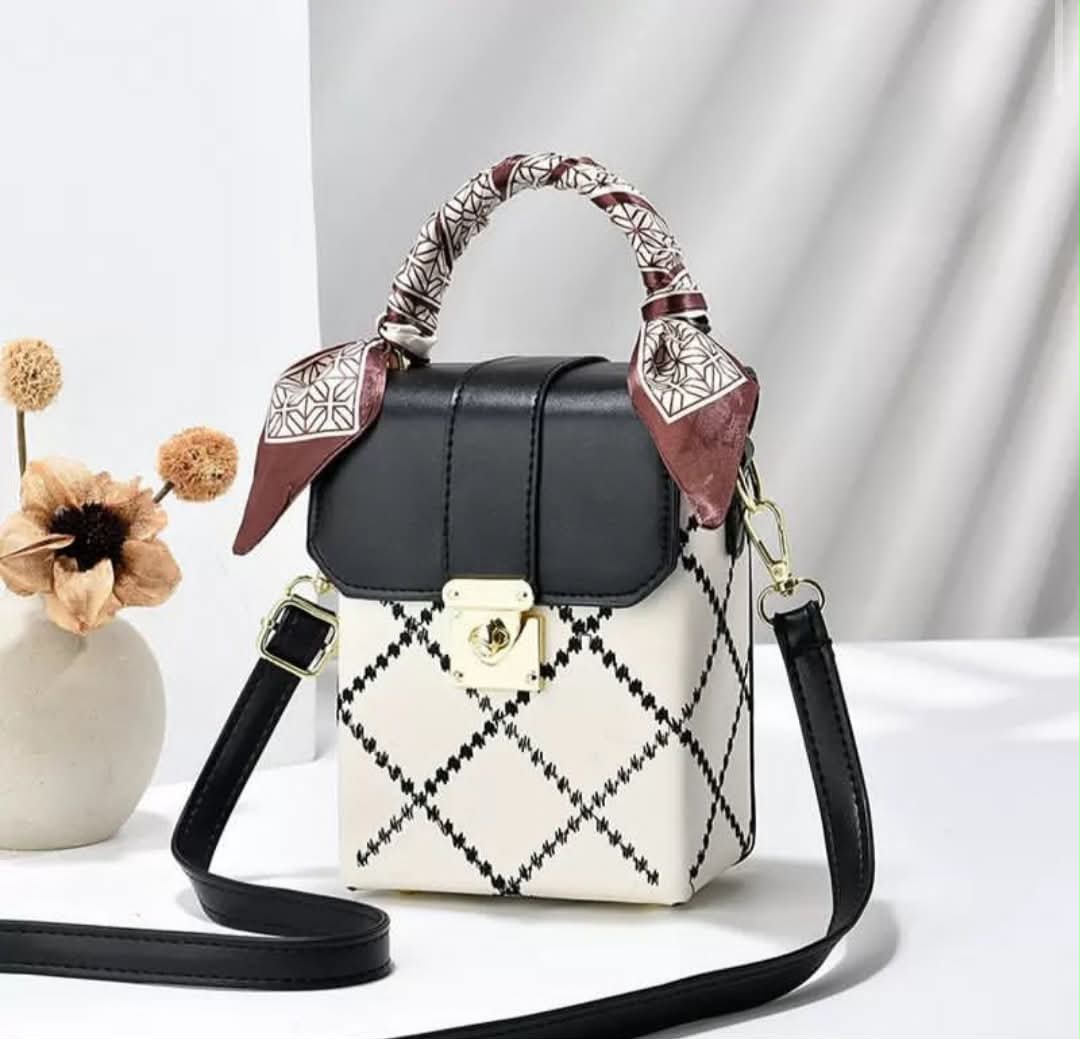 box-style Baini Daishu sling bag