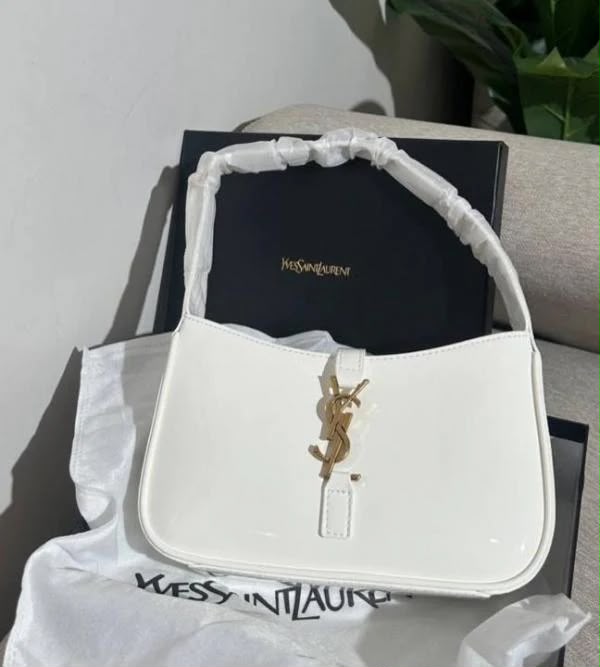 Saint Laurent Le 5 à 7 hobo bag