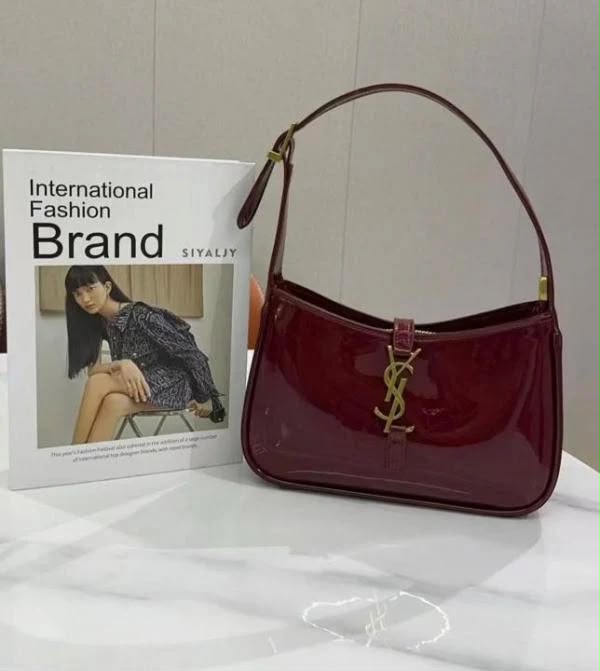 Saint Laurent Le 5 à 7 hobo bag