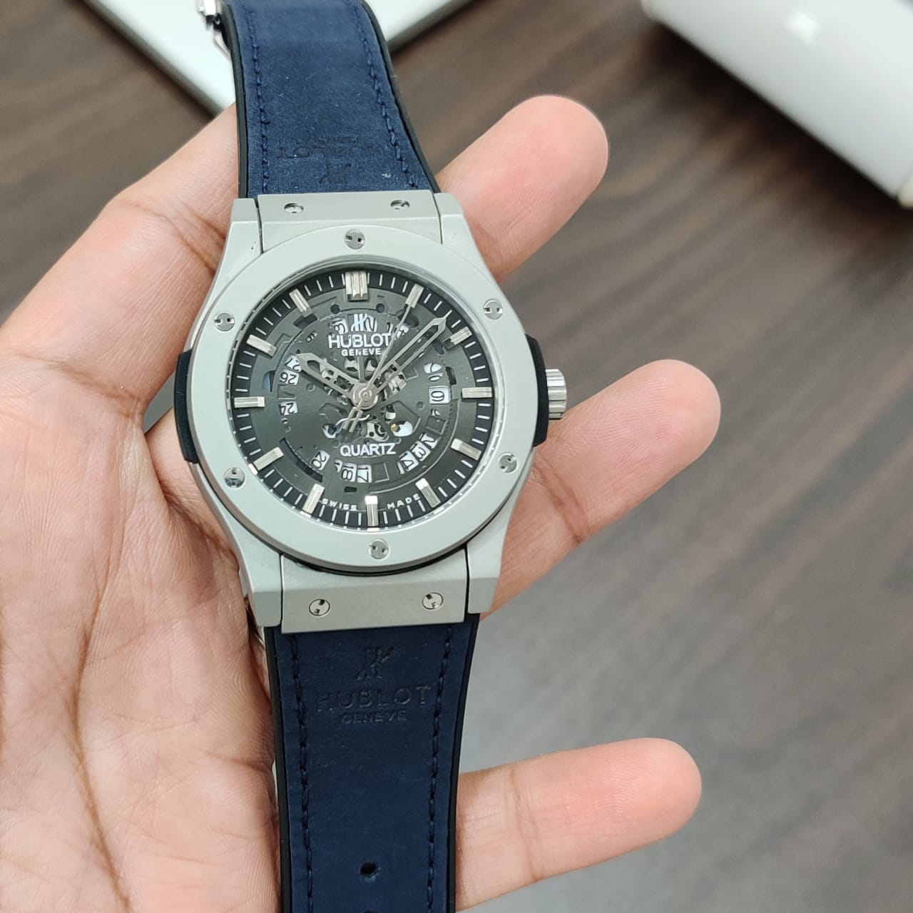 Round Analog Hublot Watches For Men — zoomed view