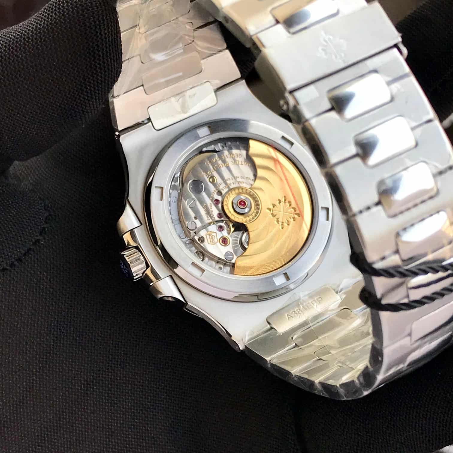 Patek Philippe Nautilus 5711/1R Stainless Steel Swiss ETA Automatic Mens Watch