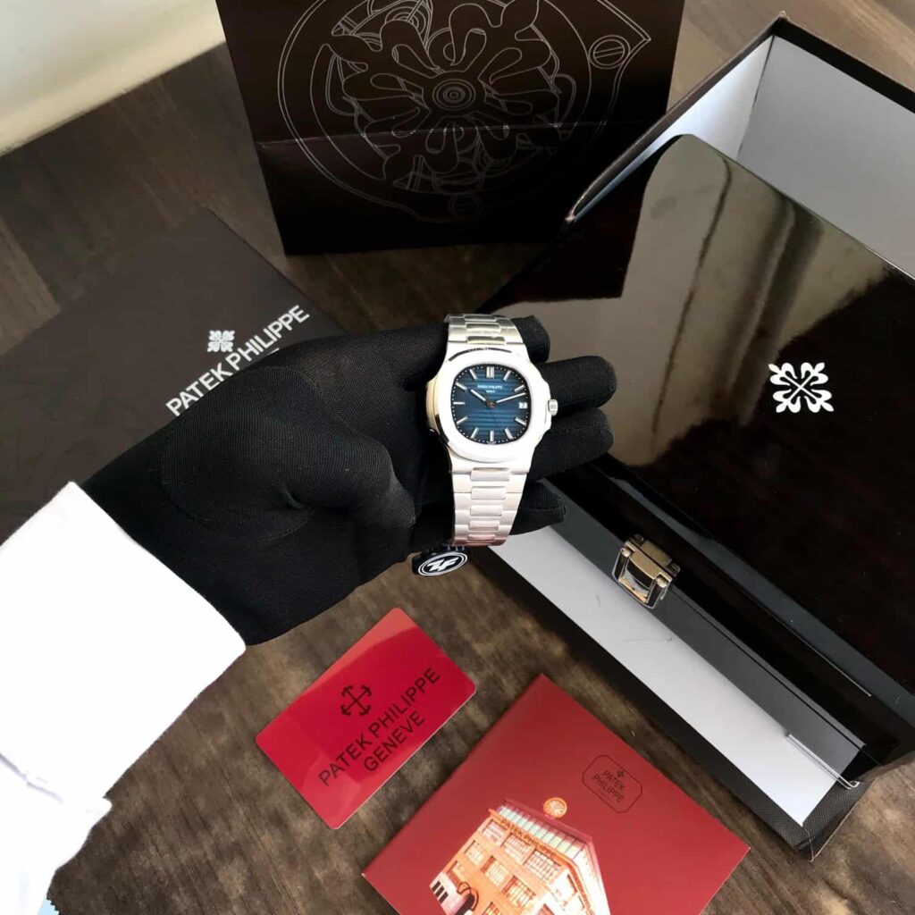 Patek Philippe Nautilus 5711/1R Stainless Steel Swiss ETA Automatic Mens Watch