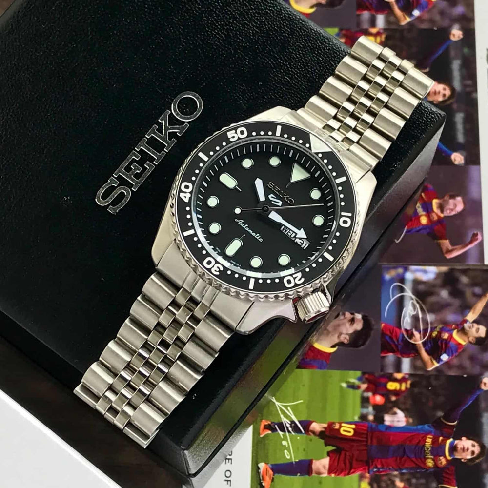 Seiko 5 Sports Black Bezel Grape Jubli Chain Automatic Mens Watch