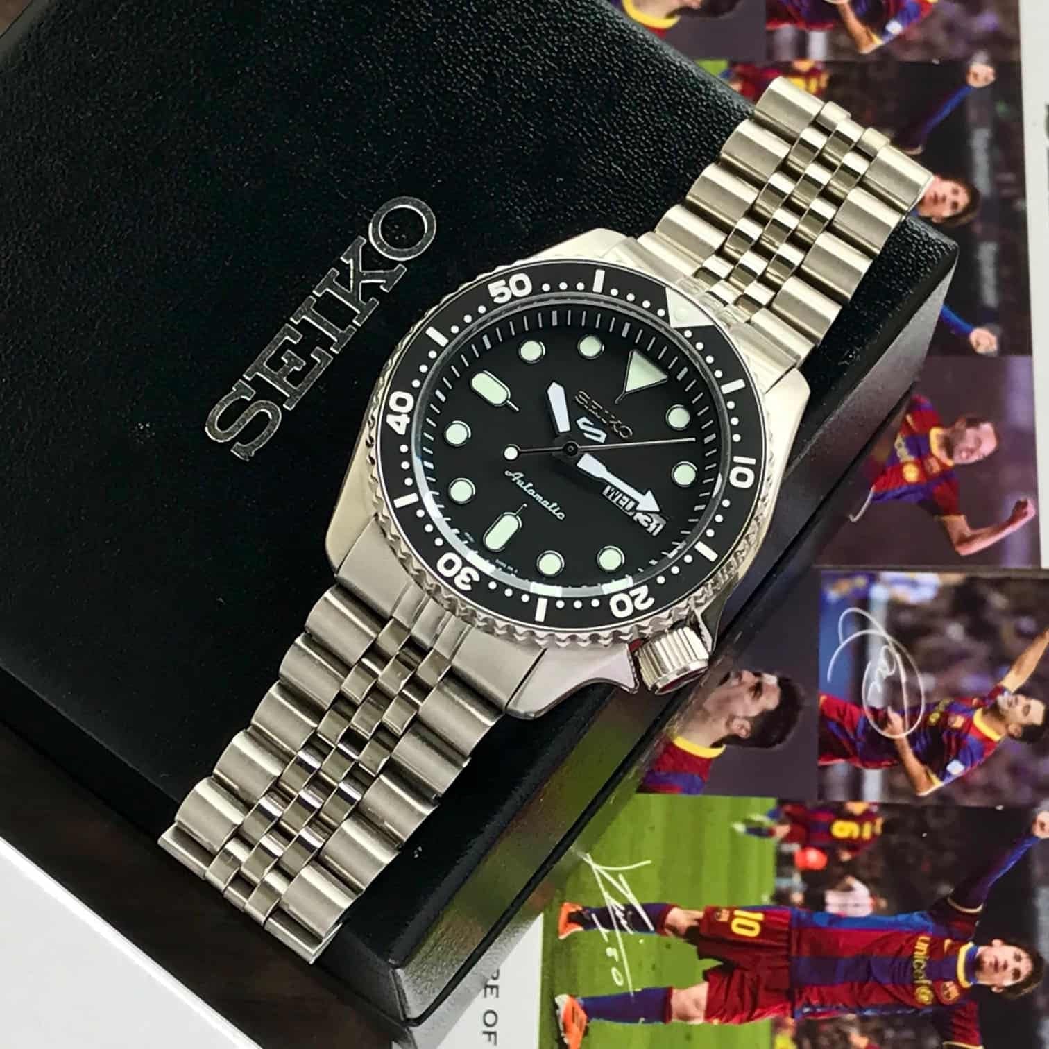 Seiko 5 Sports Black Bezel Grape Jubli Chain Automatic Mens Watch