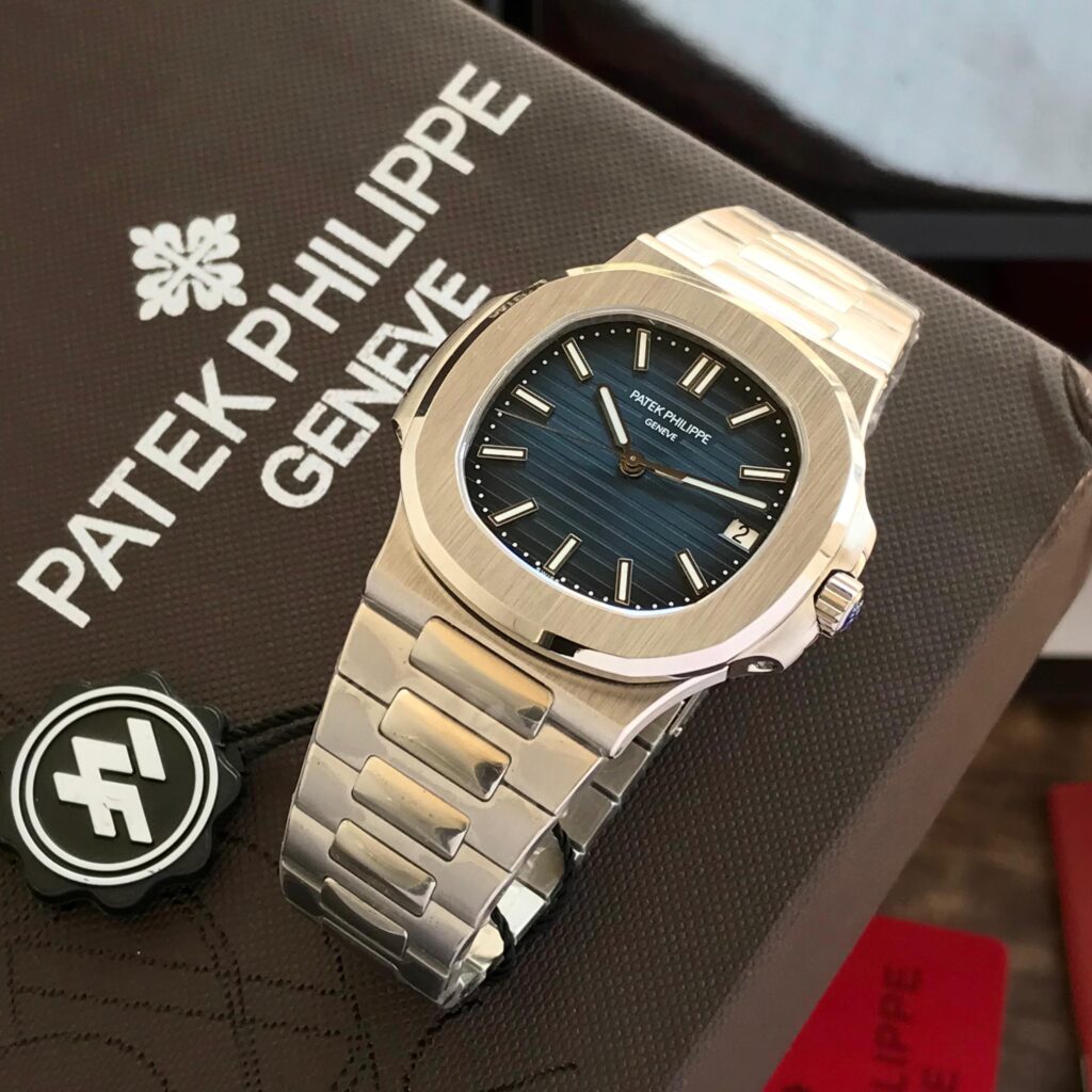 Patek Philippe Nautilus 5711/1R Stainless Steel Swiss ETA Automatic Mens Watch