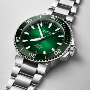 Oris Aquis Date Authentic Silver Green Dial Automatic Mens Watch