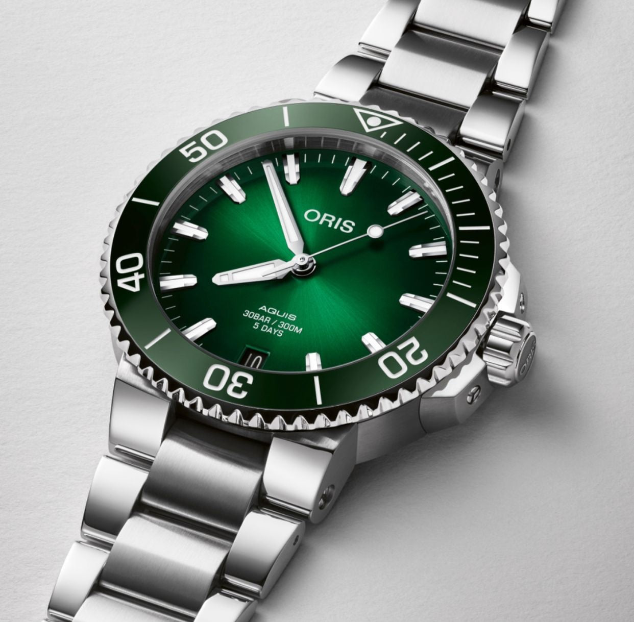 Oris Aquis Date Authentic Silver Green Dial Automatic Mens Watch — zoomed view